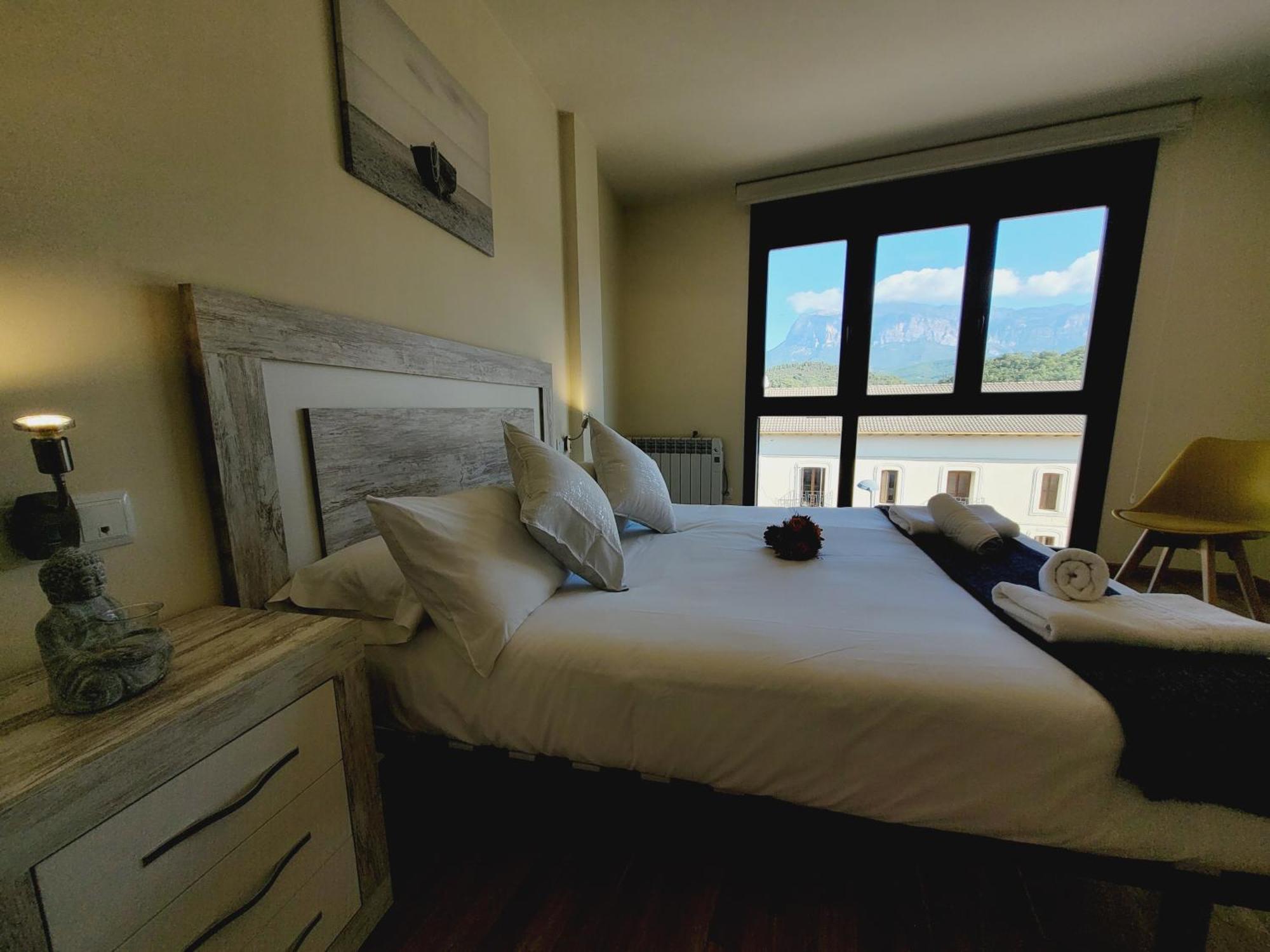 Apartamentos Bella Aínsa Habitación foto