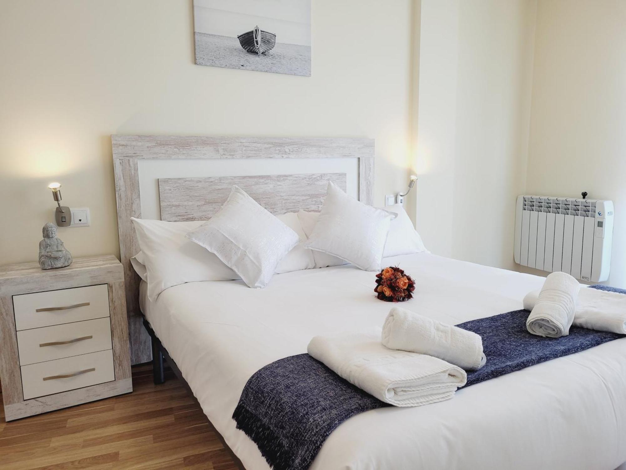 Apartamentos Bella Aínsa Habitación foto